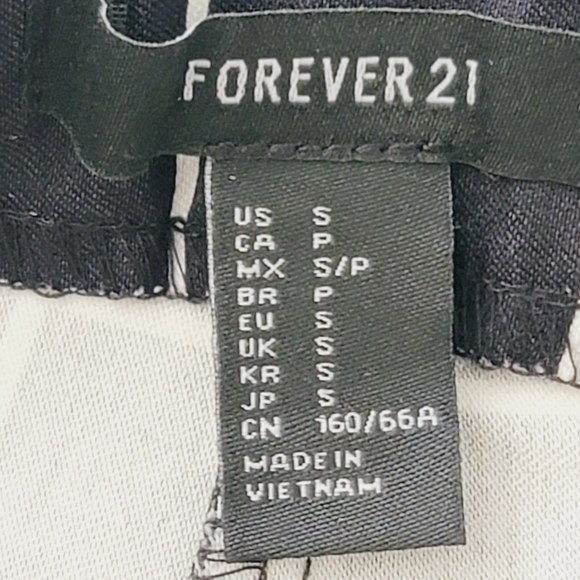 FOREVER 21 women's black squared pants. Skinny  SIZE S - Picture 10 of 13